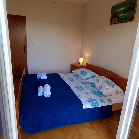 Apartman Dolores Кучище Екстериор снимка